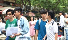 Học sinh ra về. Ảnh: Minh Thúy