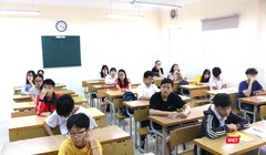 Học sinh chuẩn bị dự thi. Ảnh: Minh Thúy