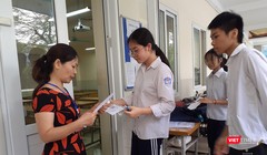 Thí sinh làm thủ tục dự thi THPT quốc gia 2019. Ảnh: Minh Thúy