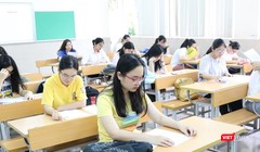 Thí sinh đọc đề thi (Ảnh: Minh Thúy) 