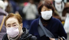 Người dân đeo khẩu trang để phòng bệnh. Ảnh: The Straitstimes 