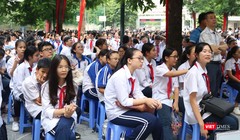 Học sinh trong buổi chào cờ. Ảnh: Minh Thúy 