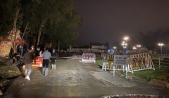 Chốt chặn cách ly tại xã Sơn Lôi, Vĩnh Phúc tối ngày 3/3. Ảnh: Châu Anh - PLVN 
