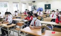 Học sinh nghe giảng trong giờ học. Ảnh: Minh Thúy 