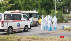 Phun khử khuẩn phòng dịch COVID-19 (Ảnh - Minh Thuý) 