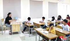 Giáo viên và học sinh trong giờ học (Ảnh: Minh Thúy) 