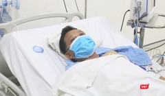 Nam tài xế bị nhồi máu cơ tim đang điều trị tại Bệnh viện E (Ảnh: Minh Thuý) 