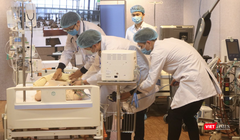 Diễn tập cấp cứu cho người bệnh trong trường hợp khẩn cấp (Ảnh: Minh Thuý) 