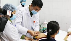 Một trong 3 cô gái tiêm vaccine phòng COVID-19 Nano Covax liều cao nhất (Ảnh: Vũ Nga) 