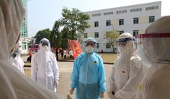 Các bác sĩ kiểm tra công tác phòng dịch (Ảnh - BYT) 