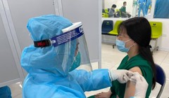 Tiêm vaccine phòng COVID-19 (Ảnh - BYT)