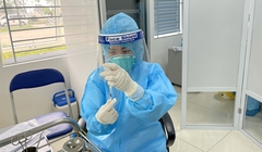 Nhân viên y tế chuẩn bị tiêm vaccine phòng COVID-19 (Ảnh - Tuấn Dũng) 