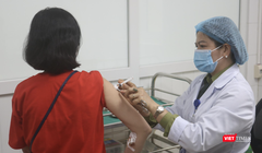 Tiêm thử nghiệm vaccine phòng COVID-19 cho tình nguyện viên (Ảnh - Minh Thuý) 