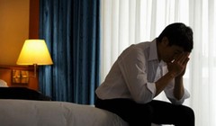 Quý ông đau đầu vì "trên bảo, dưới không nghe" (Ảnh minh hoạ) 