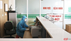 Bác sĩ trực cấp cứu ở bệnh viện (Ảnh - Minh Thuý) 