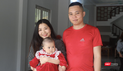 Anh Hiếu, chị Xoan hạnh phúc bên thiên thần nhỏ (Ảnh - Minh Thuý) 