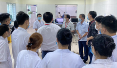 GS.TS.BS.Tạ Thành Văn hỗ trợ Bắc Ninh chống COVID-19 (Ảnh - Phạm Thành Nguyên) 