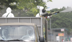 Phun khử khuẩn phòng COVID-19 (Ảnh - Hoàng Anh)