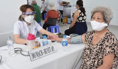 TP. HCM tiêm vaccine phòng COVID-19 cho người cao tuổi tại Trung tâm Y tế Quận 3 (Ảnh - Vũ Mạnh Cường) 