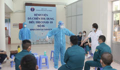 TS.BS Trương Anh Thư - Trưởng Khoa Kiểm soát nhiễm khuẩn - đào tạo cho các học viên về kiểm soát nhiễm khuẩn trong bệnh viện (Ảnh - BVCC) 