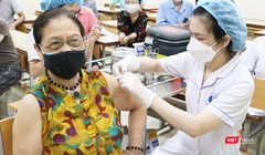 Người cao tuổi được tiêm vaccine phòng COVID-19 (Ảnh - Minh Thuý) 