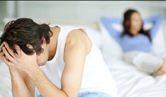 Nam thanh niên lo lắng mỗi khi... gần gũi với bạn gái (Ảnh minh hoạ) 