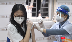 Học sinh được tiêm vaccine COVID-19 (Ảnh - Minh Thuý) 