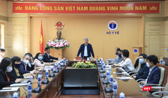 Thứ trưởng Bộ Y tế Nguyễn Trường Sơn chủ trì cuộc họp (Ảnh - Minh Thuý) 