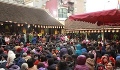 Người dân đi lễ chùa (Ảnh - TL) 