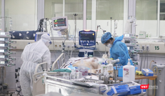 Không khí căng thẳng bên trong bệnh phòng (Ảnh - Minh Thuý) 