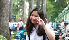 Thí sinh tỏ ra phấn khích sau khi kết thúc môn thi Ngữ văn