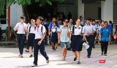 Thí sinh dự thi vào lớp 10 tại Trường Trung học Thực hành, ĐH Sư phạm TP.HCM vào sáng 5/6