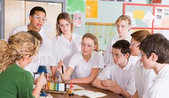 Khoa học Tự nhiên là môn học bắt buộc trong chương trình giáo dục phổ thông (Ảnh: Gettingsmart.com)