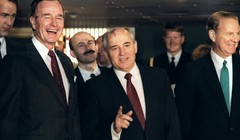 Tổng thống Gorbachev và tổng thống Bush.