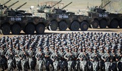 Quân đội Trung Quốc phô diễn lực lượng.