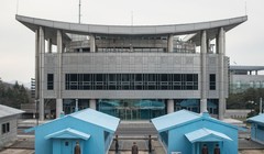 Tòa nhà tự do tại khu vực Bàn Môn Điếm.