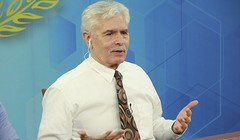 Tiến sĩ Terry Buss nguyên Hiệu trưởng Trường Chính sách Công, ĐH Carnegie Mellon, thành viên Hội đồng quốc gia Mỹ.