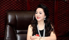 Mới đây, bà Nguyễn Phương Hằng và Phi Nhung xảy ra mâu thuẫn từ khi Nhâm Hoàng Khang tìm ra người đứng sau các tài khoản anti bà Hằng là quản lý cũ của nữ ca sĩ Phi Nhung.