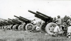 Lựu pháo mặt đất của Việt Nam trong chiến dịch Điện Biên Phủ (ảnh tư liệu)