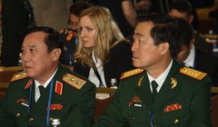 Phái đoàn quân sự của Việt Nam sang thăm Nga dưới sự dẫn đầu của Bộ trưởng Ngô Xuân Lịch.