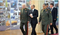 Tổng thống Nga Putin và các quan chức quân sự cấp cao.