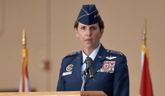 Tướng 4 sao Không quân Lori J. Robinson