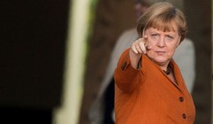Có đối tượng bỏ đầu lợn, xúc phạm bà Merkel