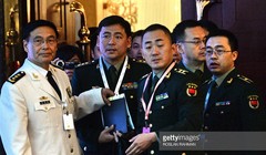 Ông Tôn Kiến Quốc (áo trắng, bên trái, ngoài cùng). Ảnh: Getty Image.