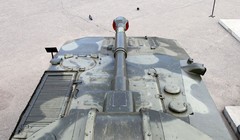 Chủ quán hộp đêm Ba Lan say rượu phá tan hộp đêm bằng lựu pháo Liên Xô