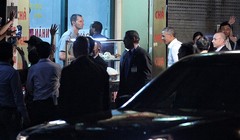 Tổng thống Mỹ đi ăn bún chả trong chuyến thăm Hà Nội.