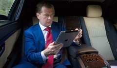 Thủ tướng Medvedev: Nga có thể tự cung tự cấp nuôi sống bản thân.
