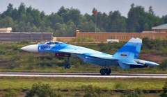 Trong chương trình “Chúng tôi là Chiến sĩ” được phát sóng gần đây trên VTV3, một chiếc Su-27SK với số hiệu 6004 được sơn màu sơn ngụy trang camo mới khác biệt hoàn toàn so với những chiếc Su-27SK trước đây.