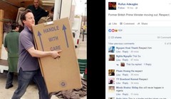 Hình ảnh ông David Cameron dọn đồ được chia sẻ trên mạng xã hội - Ảnh: FB