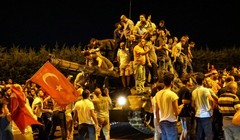 Hỗn loạn trong vụ đảo chính bất thành ở Thổ Nhĩ Kỳ.